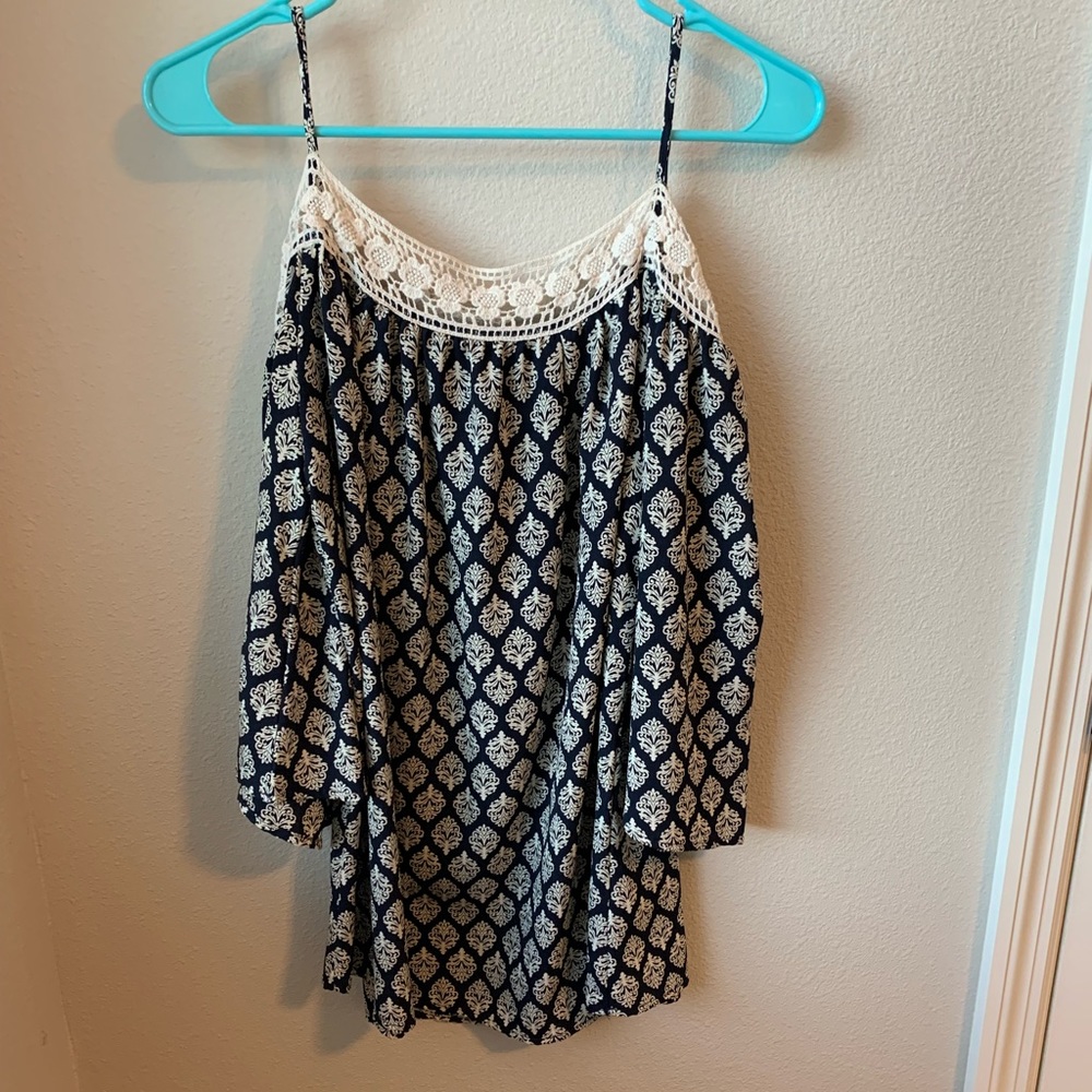 “Kii - Items in your closet” - Navy/Cream Blouse - Size Large - EUC